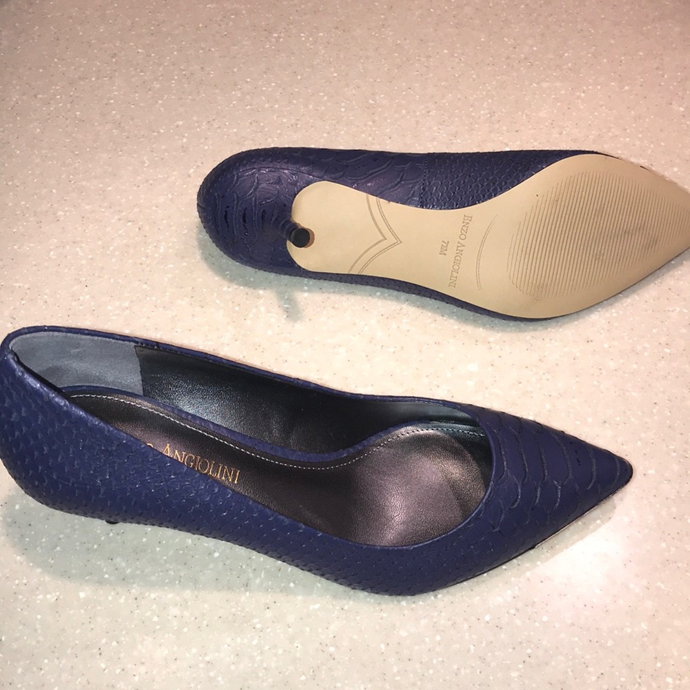 New!! Enzo Angiolini Kitten Heels Navy  Size 7.5